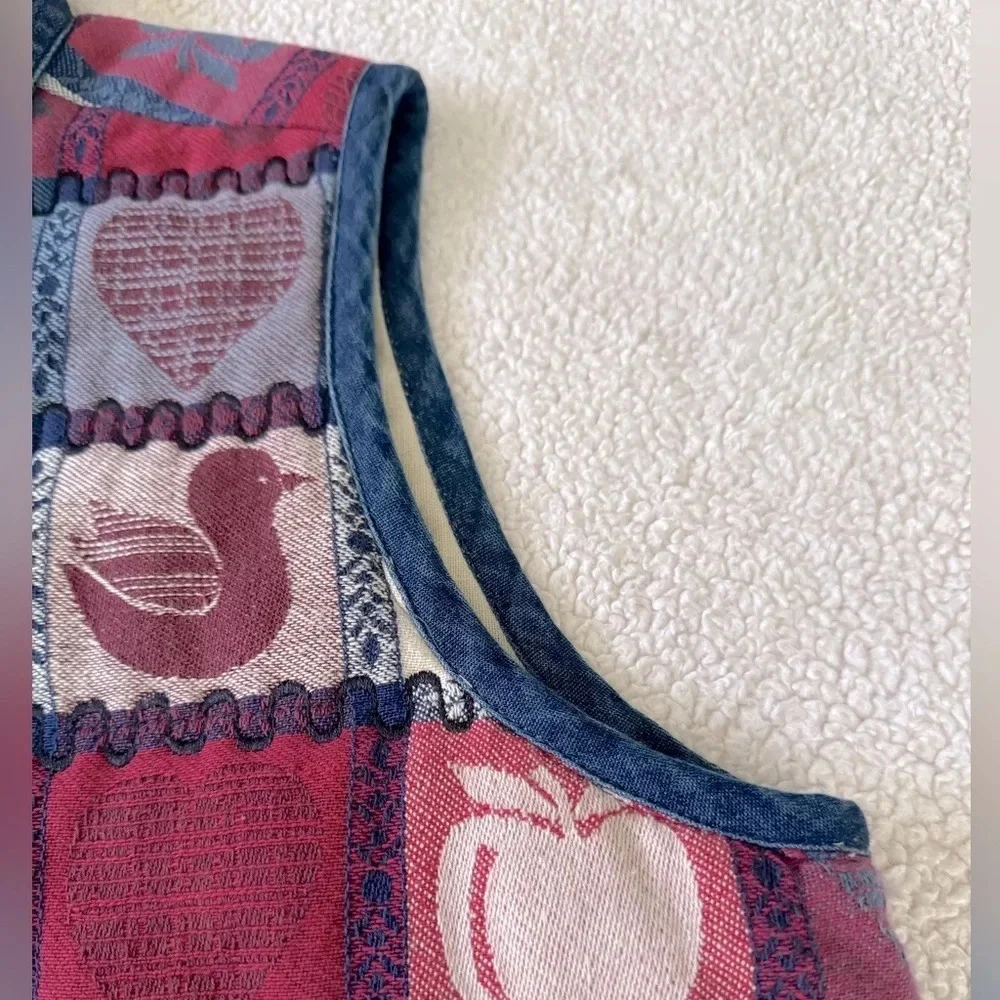 ChrysAntheme Vintage quilted woolen vest w/full zip front, blue collar & piping